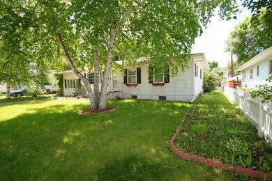 908 S 18th St, Grand Forks, ND 58201 - photo 2