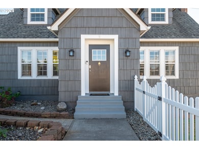 1 D St SW, Castle Rock, WA 98611 - photo 4