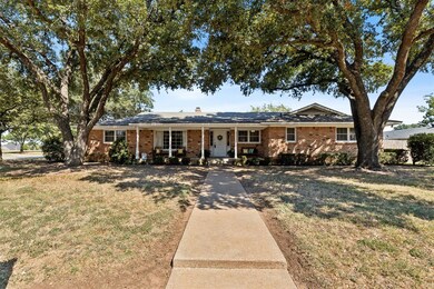1236 Crestwood Dr, Cleburne, TX 76033 - photo 2