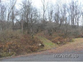 Trail > Picnic Area & Fire Pit