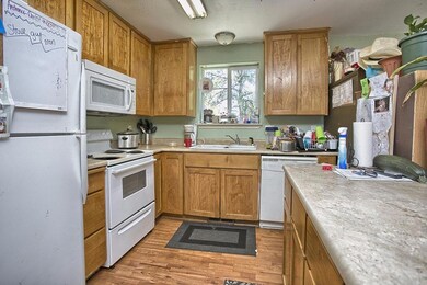 621 Valley Heart Ln, Central Point, OR 97502 - photo 5