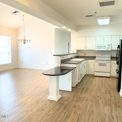 1919 Fordham Dr unit 310, Fayetteville, NC 28304 - photo 4