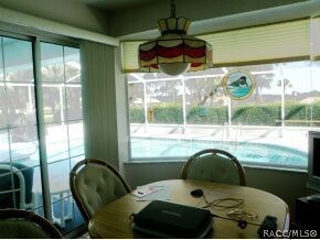 Kitchen Eat-In Area