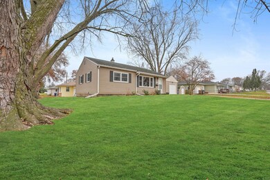 1658 Glenny Ave, Waterloo, IA 50702 - photo 3
