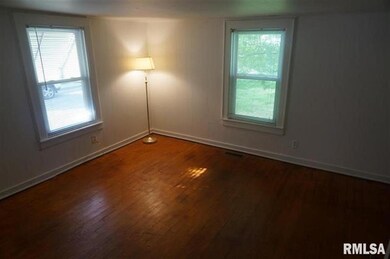 574 S Elm St, Lincoln, IL 62656 - photo 6