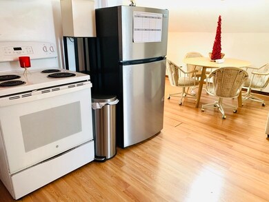 803 Boylston St unit 4(aka D), Chestnut Hill, MA 02467 - photo 2