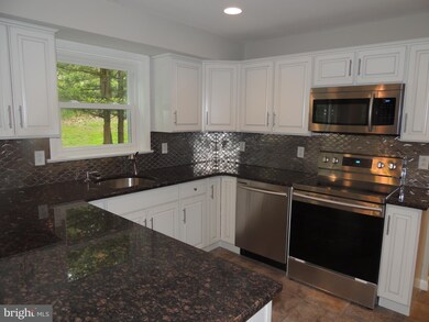 110 Laurel Ln, Pottstown, PA 19465 - photo 7