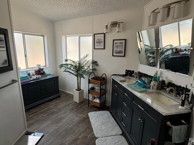 bedroom1bath2