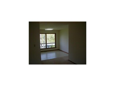 Dining Area. Enjoy dining while viewing Nature s c