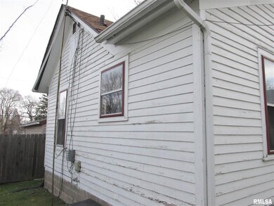1408 E 12 1 2 St, Davenport, IA 52803 - photo 2