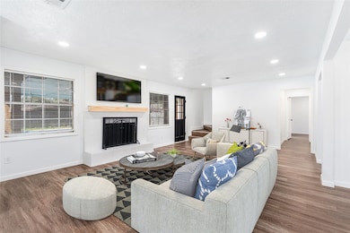 2325 Chelmsford Ct, Alvin, TX 77511 - photo 5