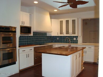 Nicely finished kitchen