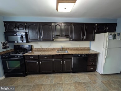 1111 Circle Dr, Halethorpe, MD 21227 - photo 6