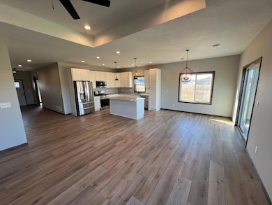 1203 Poppy Ct - Pic 3.jpg