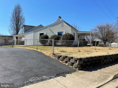 131 Polk Dr, Manassas Park, VA 20111 - photo 2