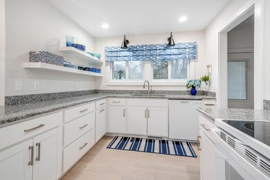 235_Hubbard Street_04