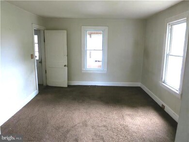 19 E Wood St, Paulsboro, NJ 08066 - photo 5