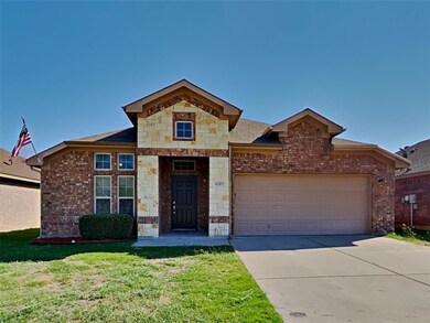 4207 Sapphire Ln, Granbury, TX 76049 - photo 2