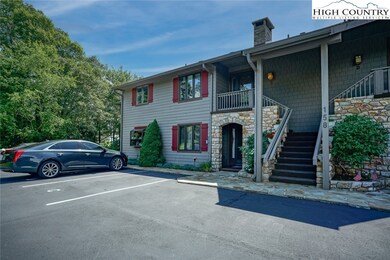 Main level -1,552 sq.ft.
Lower Level 1,471 sq, ft