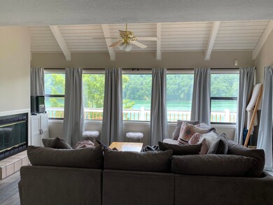 6FF83E50-FB75-4FDB-BEE7-9E91FAC0BB8E