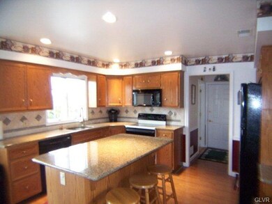 4639 Cortland Dr, Orefield, PA 18069 - photo 2