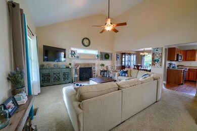 166 Ruby Red Ln (28)