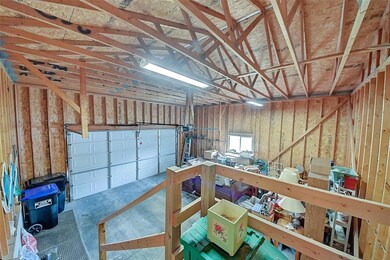 Attached Garage 570 SF