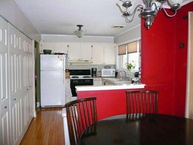 900 Bristol Ave, Westchester, IL 60154 - photo 7