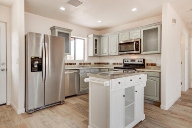 112 S Main Dr-9