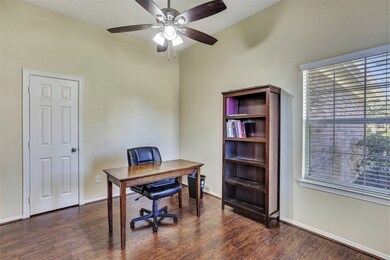 388 Hannah Ln, Alvin, TX 77511 - photo 3