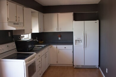 4008 Mark Dr, Waterloo, IA 50701 - photo 3