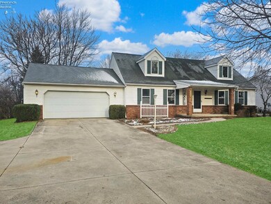 827 W Maple St, Clyde, OH 43410 - photo 2
