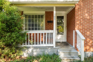 1505 E Chilhowie Ave, Johnson City, TN 37601 - photo 2