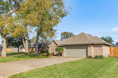 117 Jamestown Ave, Clute, TX 77531 - photo 6