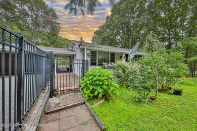 1094 Maple Lake Dr, Bushkill, PA 18324 - photo 3