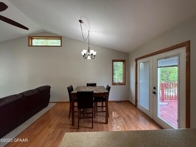 2318 W Fallcreek Ct, Grand Forks, ND 58201 - photo 6