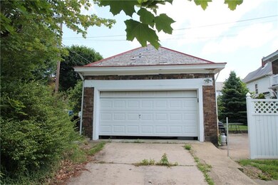 single garage on main floor apartment side