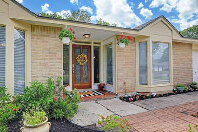 16714 Forest Bend Ave, Friendswood, TX 77546 - photo 2