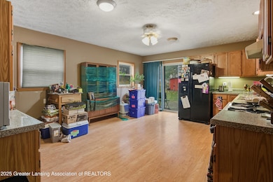 5902 Hilliard Rd, Lansing, MI 48911 - photo 7