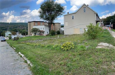 401 E Abbott St, Lansford, PA 18232 - photo 3