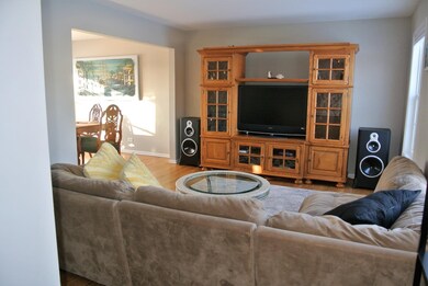 553 Lakeview Dr, Oswego, IL 60543 - photo 4