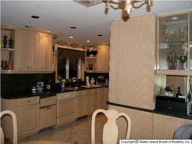 57 Melrose Ave, Staten Island, NY 10301 - photo 5