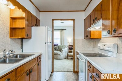 2419 W 68th St, Davenport, IA 52806 - photo 2