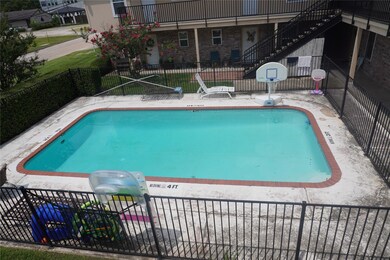 107 E Willowick Ave unit 11, Friendswood, TX 77546 - photo 2