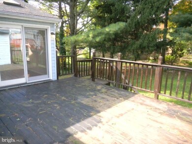 6918 Garland Ln, Columbia, MD 21045 - photo 2