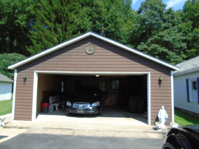 247 W Kirmar Ave, Nanticoke, PA 18634 - photo 4