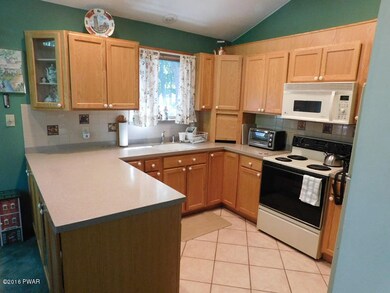 114 Stallion Dr, Lords Valley, PA 18428 - photo 2