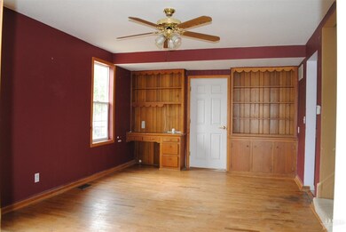 711 N Van Buren St, Auburn, IN 46706 - photo 3