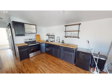 29450 Ellensburg Ave unit 402, Gold Beach, OR 97444 - photo 5