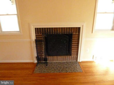 6302 Balfour Dr, Hyattsville, MD 20782 - photo 4